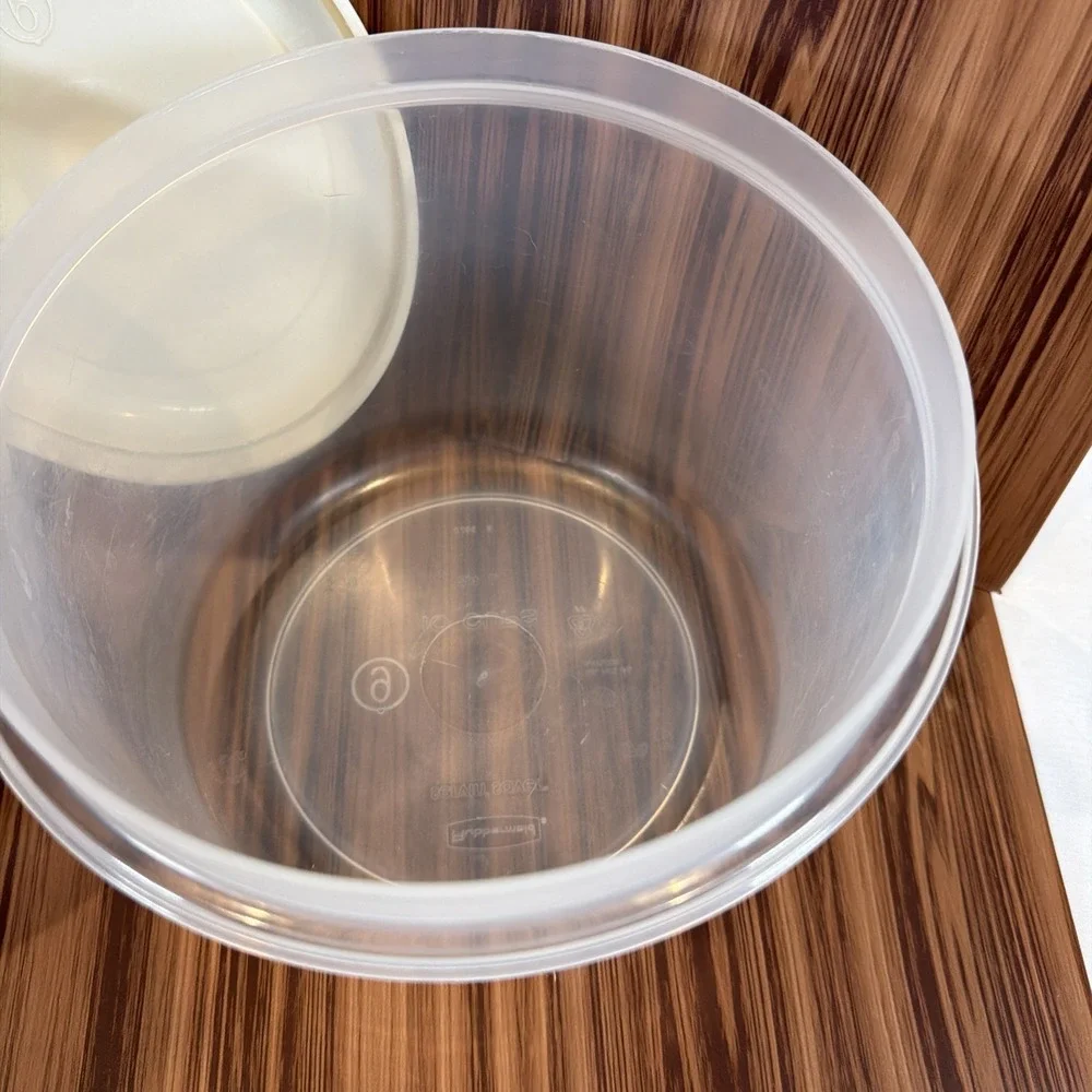 Vintage Rubbermaid Servin Saver Containers Set Of 2-10 Cups #9 & 12Cup #4 Almond
